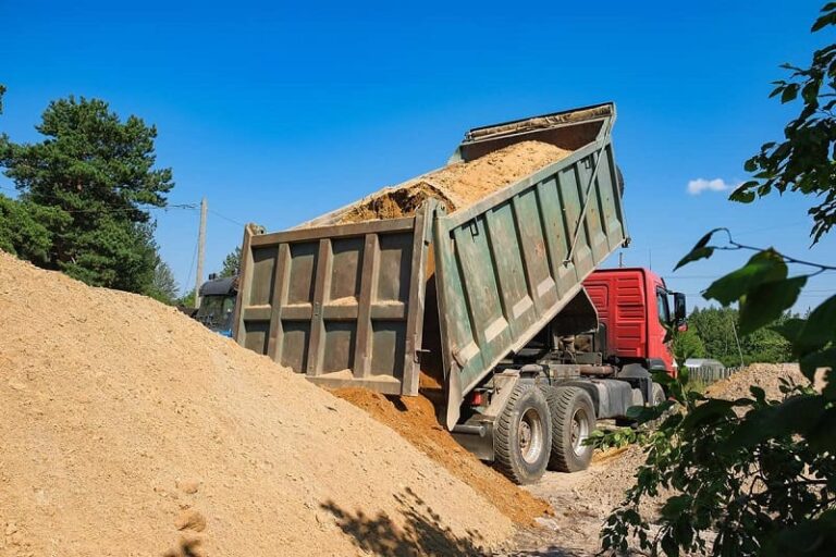 How Many Cubic Yards of Dirt in a Dump Truck Should You Buy? Dump Truck