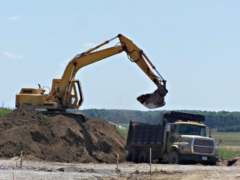 How Many Yards of Topsoil Can a Dump Truck Hold? Dump Truck