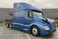 Volvo VNL 860 Sleeper Semi Truck