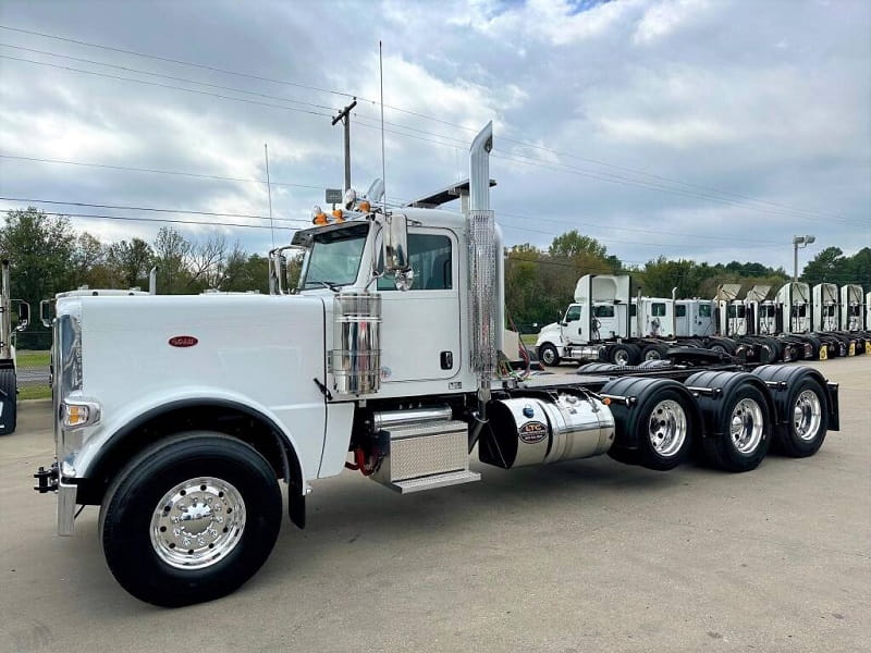 Day Cab Tractor Truck for Sale